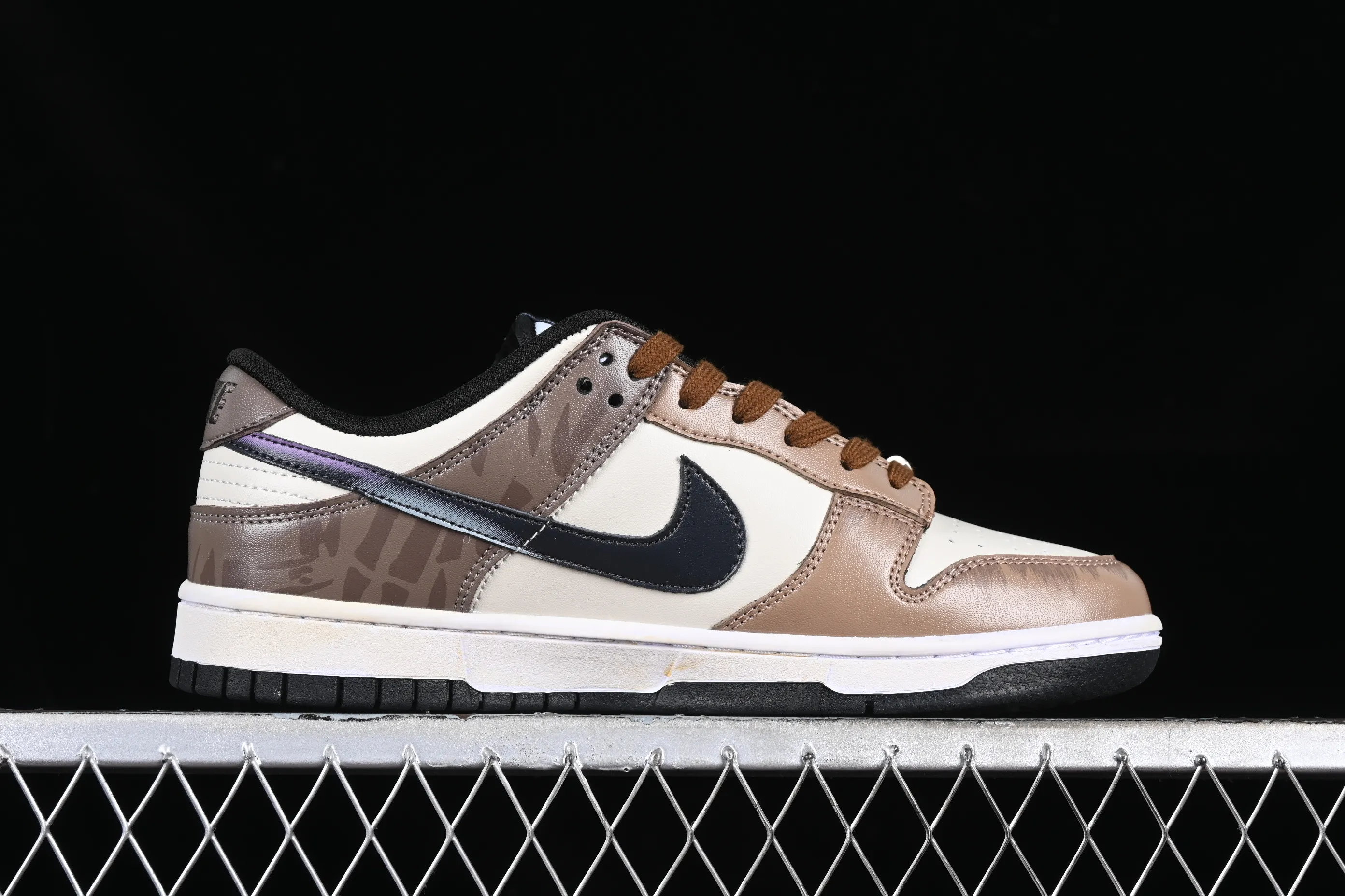 All Categories Nk SB Dunk Series Nk SB Dunk Low Low-top Sneakers Customized Big Box Nk Dunk Low Panda Prank Street Racing Rusty Brown and White SB Strap Low-top Casual Sneakers DD1391-100